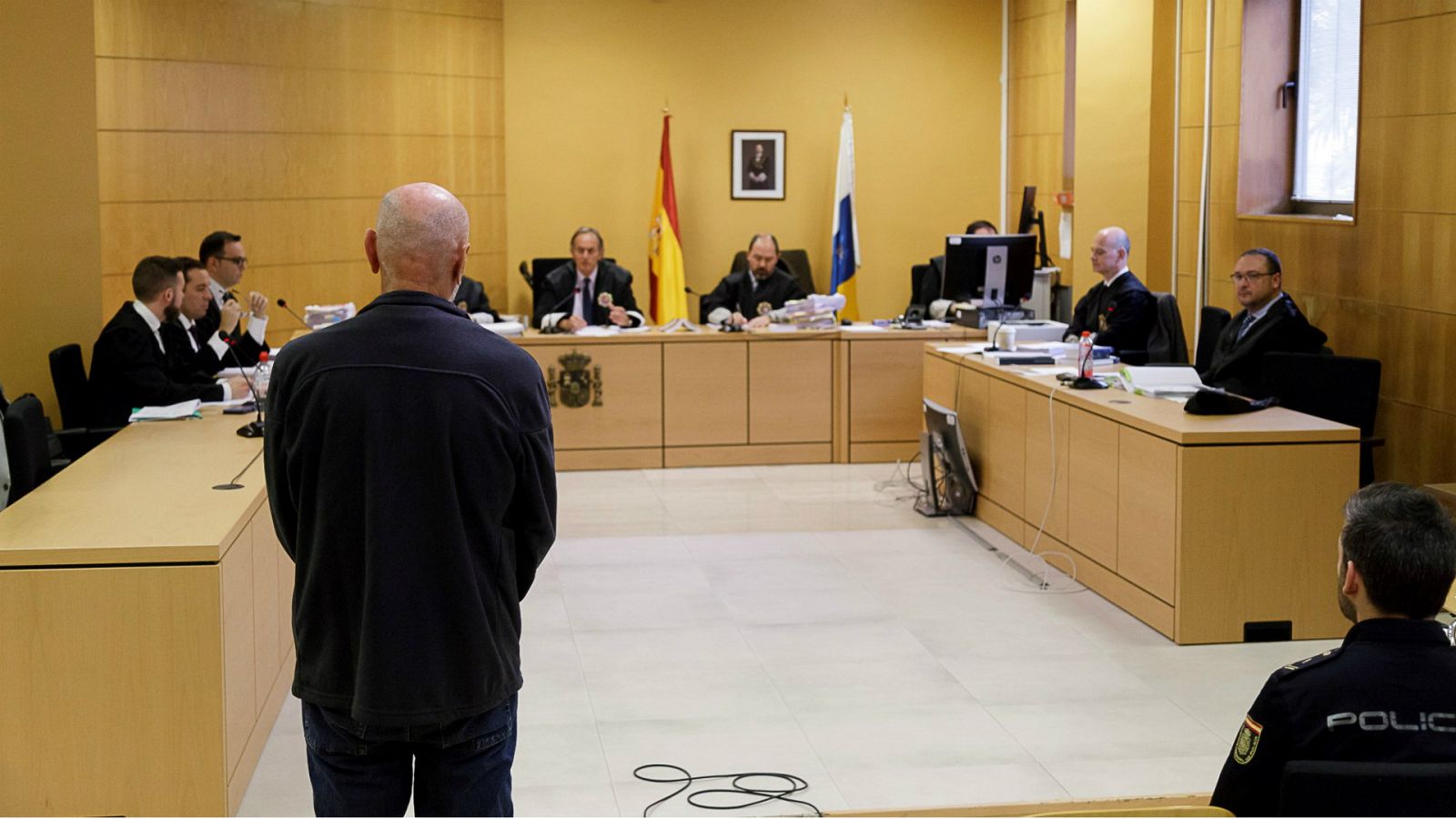  Boletines RNE - El Supremo confirma la condena de 15 años al exseleccionador Miguel Ángel Millán por abusos a menores - Escuchar ahora