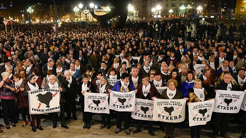 Boletines RNE - Miles de personas reclaman un cambio en la política penitenciaria - Escuchar ahora 