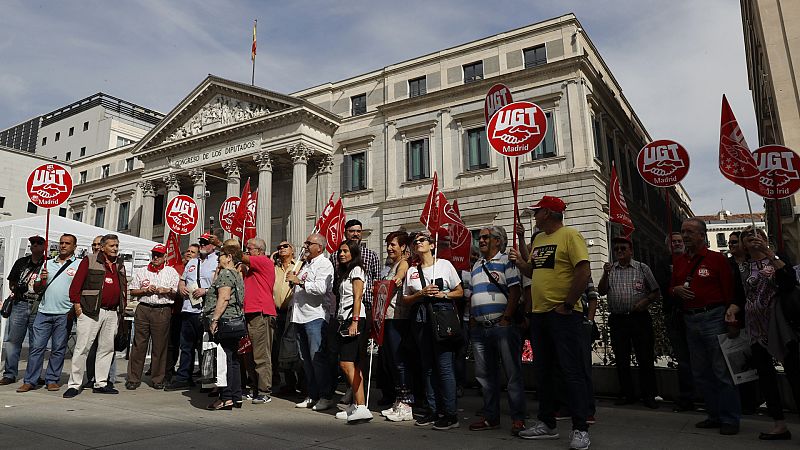 Boletines RNE - Los sindicatos celebran la subida del 0,9% en las pensiones - Escuchar ahora