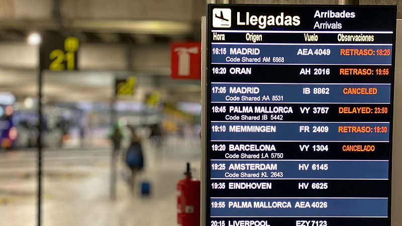 Boletines RNE - El aeropuerto de Alicante-Elche sigue cerrado tras el incendio que sufri - Escuchar ahora