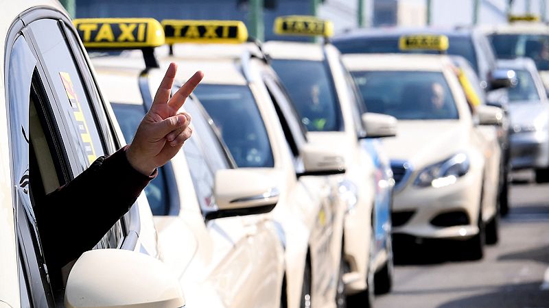 Boletines RNE - La Audiencia descarta que Uber y Cabify manipulen los precios - Escuchar ahora