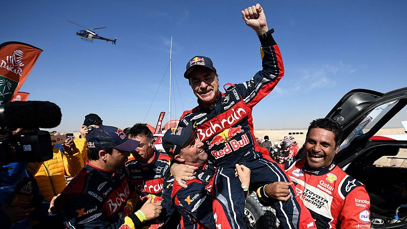 Boletines RNE - Carlos Sainz gana su tercer Dakar  - Escuchar ahora