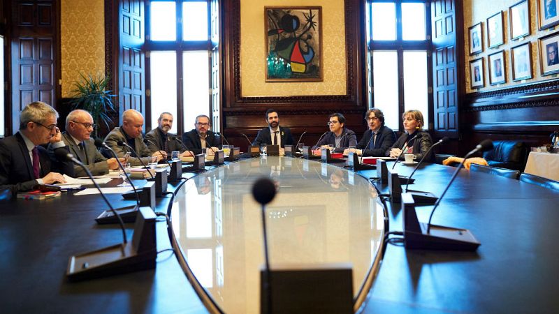 Boletines RNE - VOX se querella contra la Mesa del Parlament por no inhabilitar a Torra - Escuchar ahora