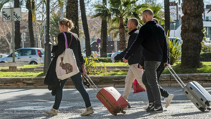 14 horas - España bate récord de turistas en 2019 por séptimo año consecutivo - Escuchar ahora