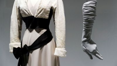 24 horas - Cristbal Balenciaga celebra su 125 aniversario - Escuchar ahora