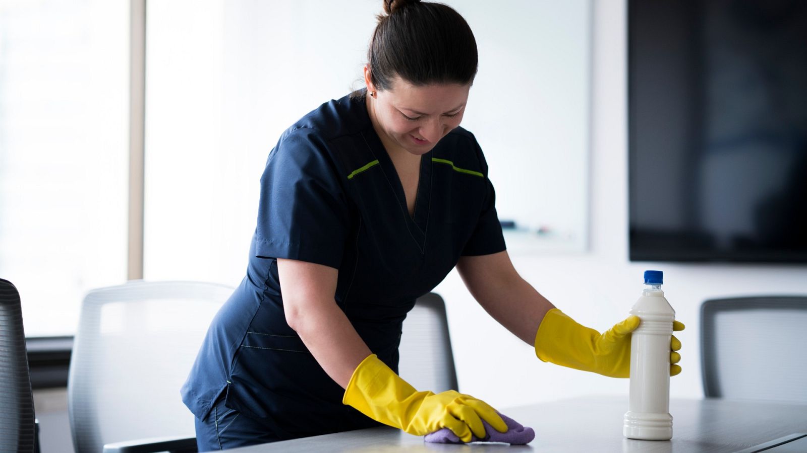  Todo noticias mañana - E.Espínola: "La gente no puede prescindir de los que cuidan a sus niños y mayores" - Escuchar ahora