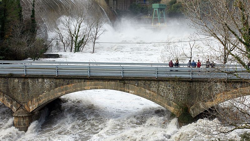 14 horas - Ríos desbordados y confinamiento de vecinos en varias zonas de Girona - Escuchar ahora 