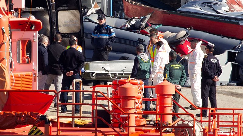 Boletines RNE - El cadáver localizado en Algeciras es de un tripulante del Rúa Mar - Escuchar ahora