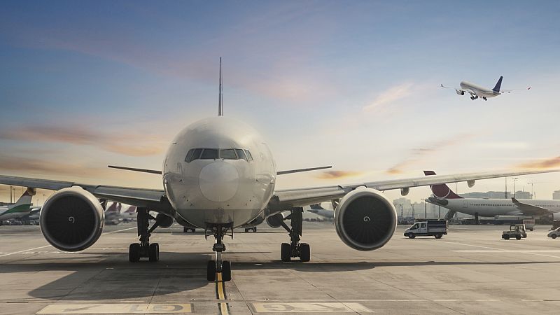 Boletines RNE - Varias aerolíneas cancelan sus conexiones con China - Escuchar ahora