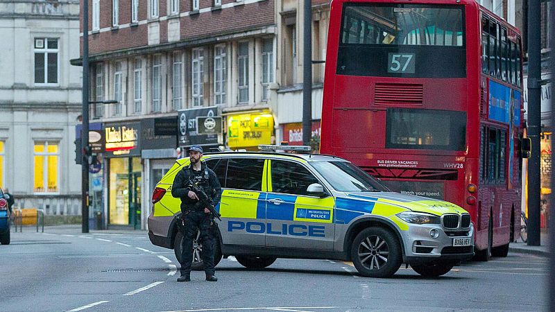 Tres heridos, uno de ellos grave, en Londres y abatido el autor del ataque - Escuchar ahora