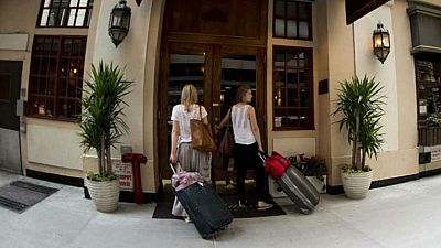 Boletines RNE - España cerró 2019 con un nuevo récord de turistas internacionales - Escuchar ahora