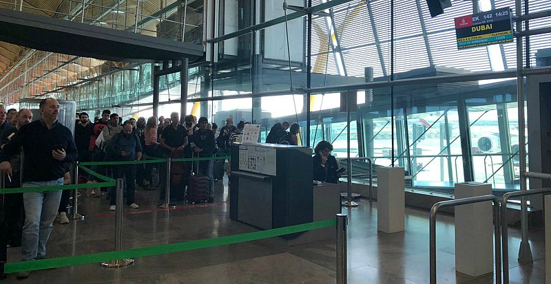 14 horas - Reabre el aeropuerto de Madrid-Barajas tras más de una hora de cierre por la presencia de drones - Escuchar ahora