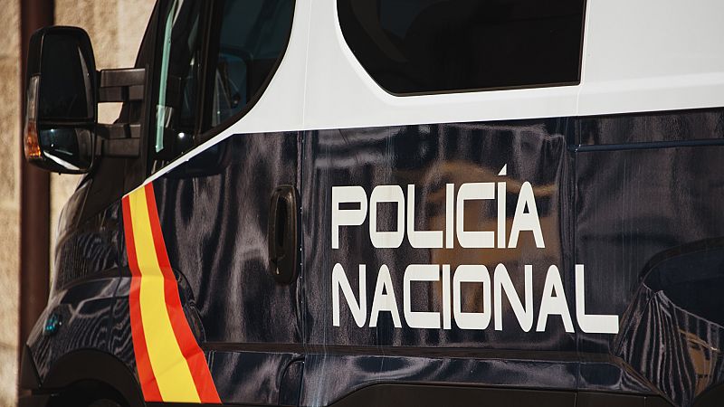 Boletines RNE - La Policía halla muerta en su domicilio a una mujer con signos de violencia - Escuchar ahora