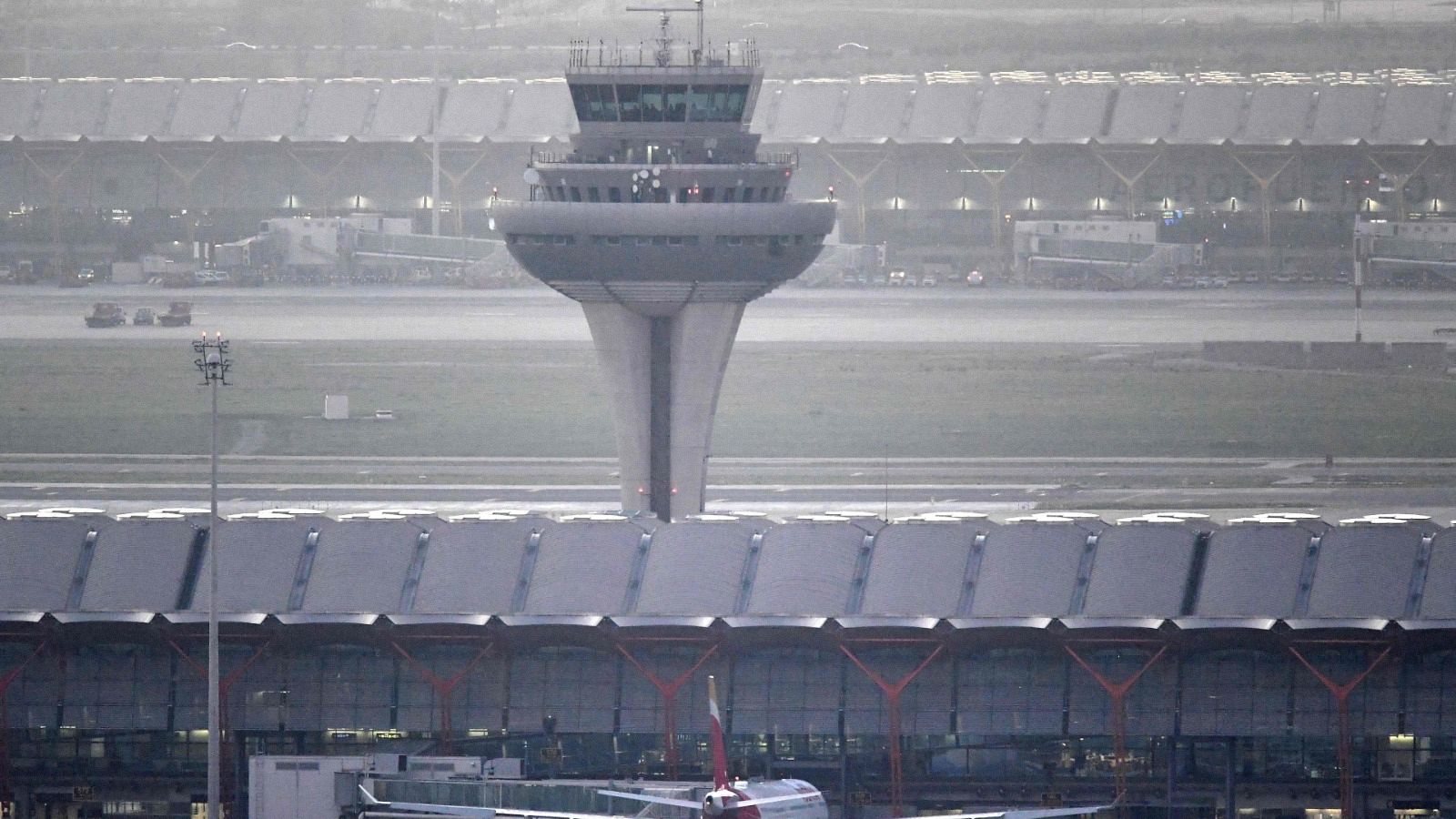 Boletines RNE - Un pasajero de Air Canadá: "No habrá ningún problema para aterrizar" - Escuchar ahora