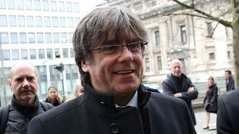 Boletines RNE - Puigdemont dice que mientras que el Estado no pida perdón no se pasará página en Cataluña - Escuchar ahora