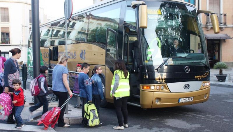  Las mañanas de RNE con Íñigo Alfonso - ¿Cumplen los autobuses escolares las normas de seguridad? - Escuchar ahora