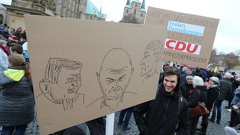 Boletines RNE - La CDU valora la ruptura del cordón sanitario contra la extrema derecha - Escuchar ahora