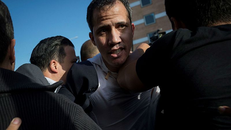 Las mañanas de RNE con Íñigo Alfonso - Guaidó, agredido por chavistas a su regreso a Venezuela - Escuchar ahora