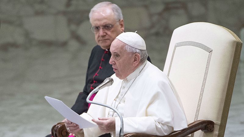 Boletines RNE - Francisco cierra la posibilidad de ordenar sacerdotes casados - Escuchar ahora