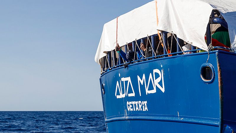 Boletines RNE - El Aita Mari desembarca en Mesina a 158 migrantes - Escuchar ahora