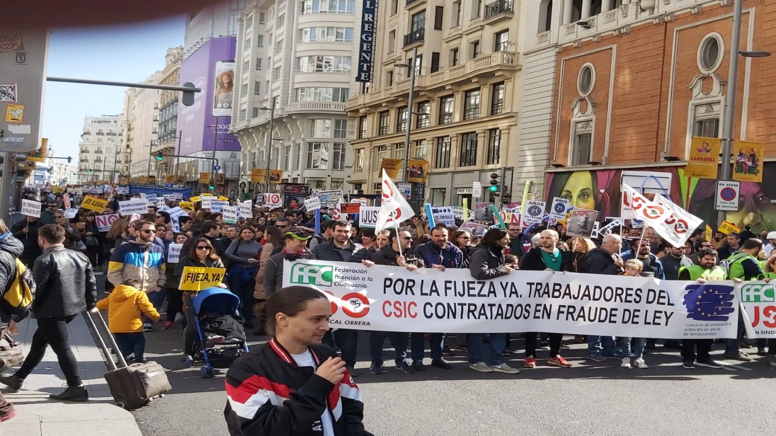 14 horas fin de semana - Los empleados públicos salen a la calle para reclamar fijeza en sus puestos - Escuchar ahora