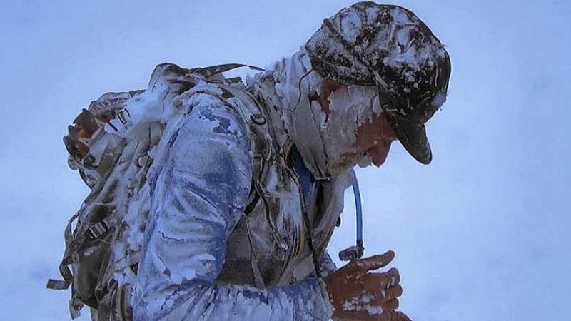 Por tres razones - Carlos Soria: "Los alpinistas no van a sufrir a la montaña, van a disfrutarla" - Escuchar ahora