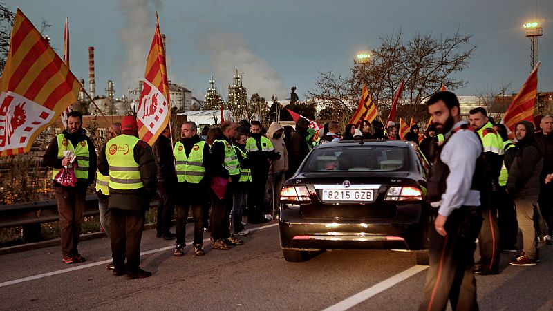 14 horas - Jornada de huelga general masiva en la petroquímica de Tarragona para denunciar la inseguridad - Escuchar ahora