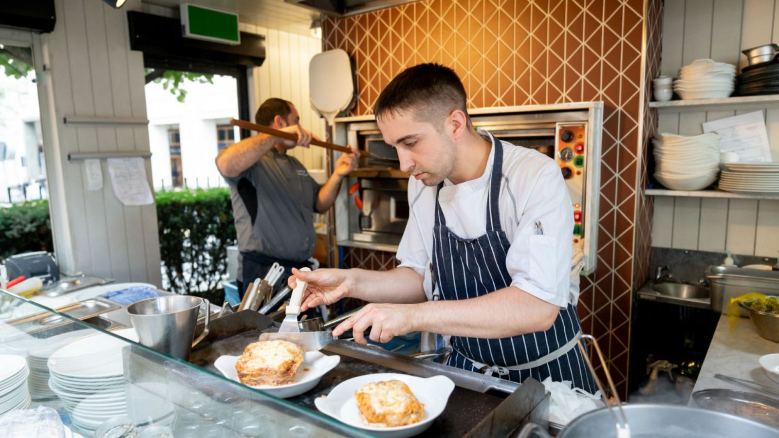  14 horas - ¿Cómo cubrirá Reino Unido los puestos que ocupaban inmigrantes?