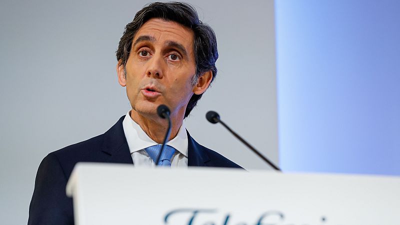  Boletines RNE - Telef�nica, en contra de las indemnizaciones por la cancelaci�n del Mobile - Escuchar ahora