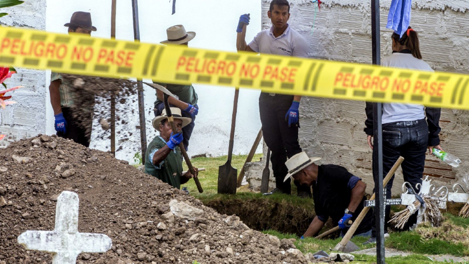 Cinco continentes - Colombia: exhumaciones y falsos positivos - Escuchar ahora