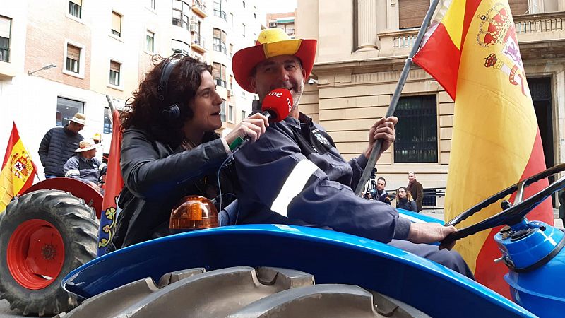 Boletines RNE - 250 tractores y 4.000 agricultores recorren las calles de Murcia - Escuchar ahora
