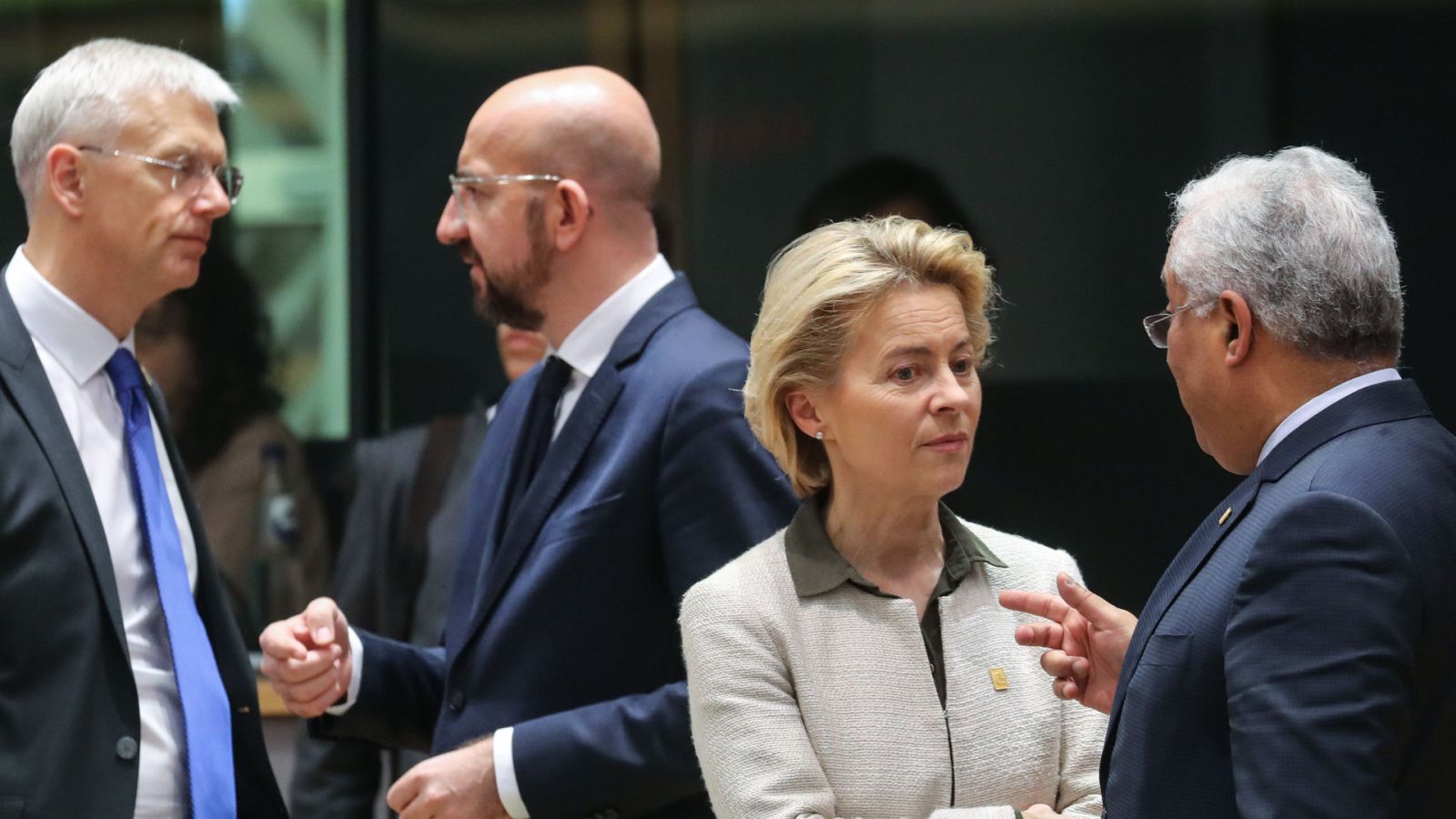 24 horas - La Comisión ofrece reducir el presupuesto europeo pero aumentar la partida para agricultura - Escuchar ahora