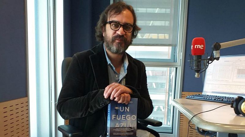 Libros de arena - Pedro Feijoo y 'Un fuego azul' - 26/02/20 - Escuchar ahora