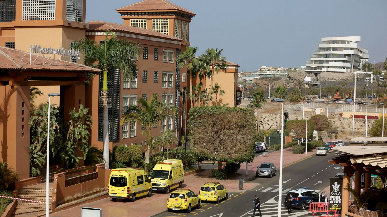  14 horas - Calma tensa dentro y fuera del hotel aislado en Tenerife - Escuchar ahora