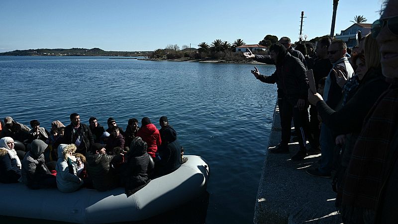14 horas - Grupos de ultraderecha griegos atacan a miembros de ONGs en Lesbos: "Nos dieron una paliza" - Escuchar ahora
