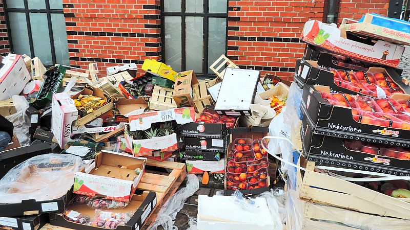 Boletines RNE - El Parlament catalán sancionará el desperdicio de alimentos - Escuchar ahora