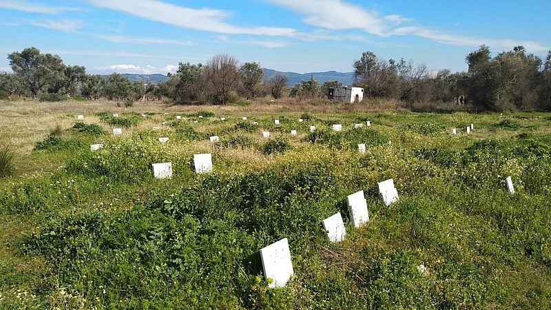 Cinco Continentes - Las tumbas desconocidas de la isla de Lesbos - Escuchar ahora 