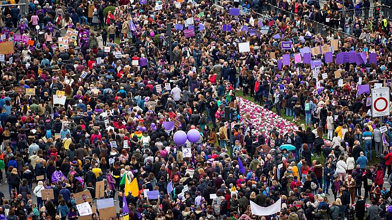 20 horas fin de semana - 24 horas - Madrid se viste de morado: 120.000 mujeres en la calle pidiendo igualdad real - Escuchar ahora