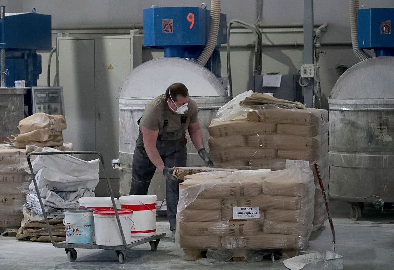 24 horas - Los sindicatos piden medidas "paliativas" y la patronal, que los empresarios no paguen "el pato" - Escuchar ahora