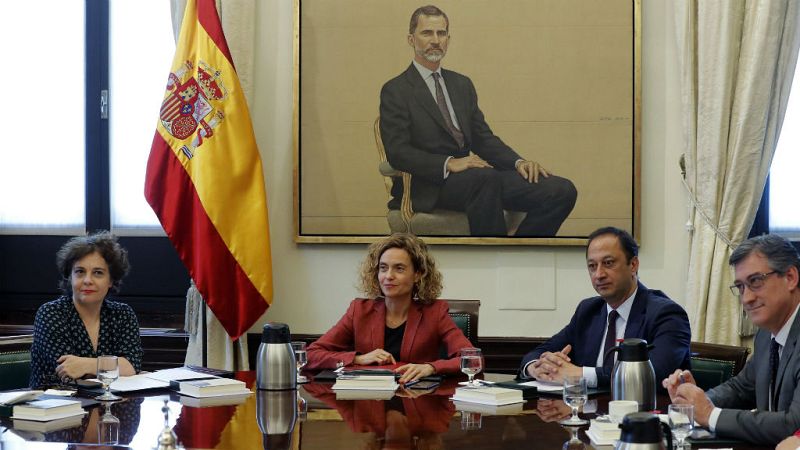 Boletines RNE - La Mesa del Congreso rechaza la comisión de investigación sobre el rey emérito - Escuchar ahora 