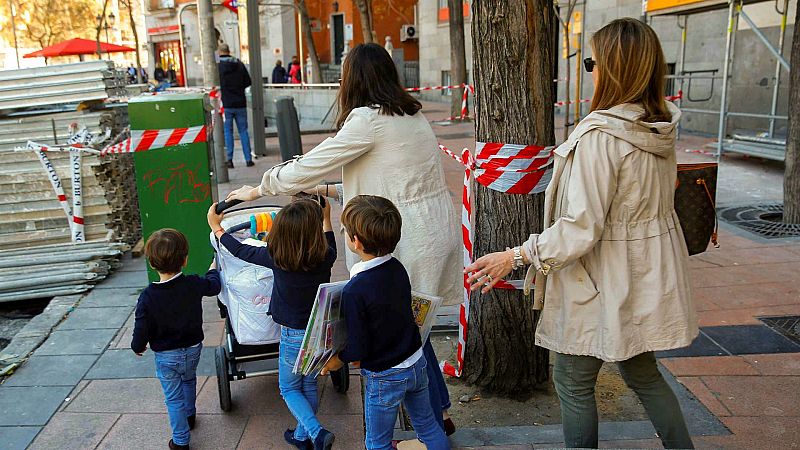 14 horas - Las familias concilian como pueden ante el cierre de centros educativos - Escuchar ahora