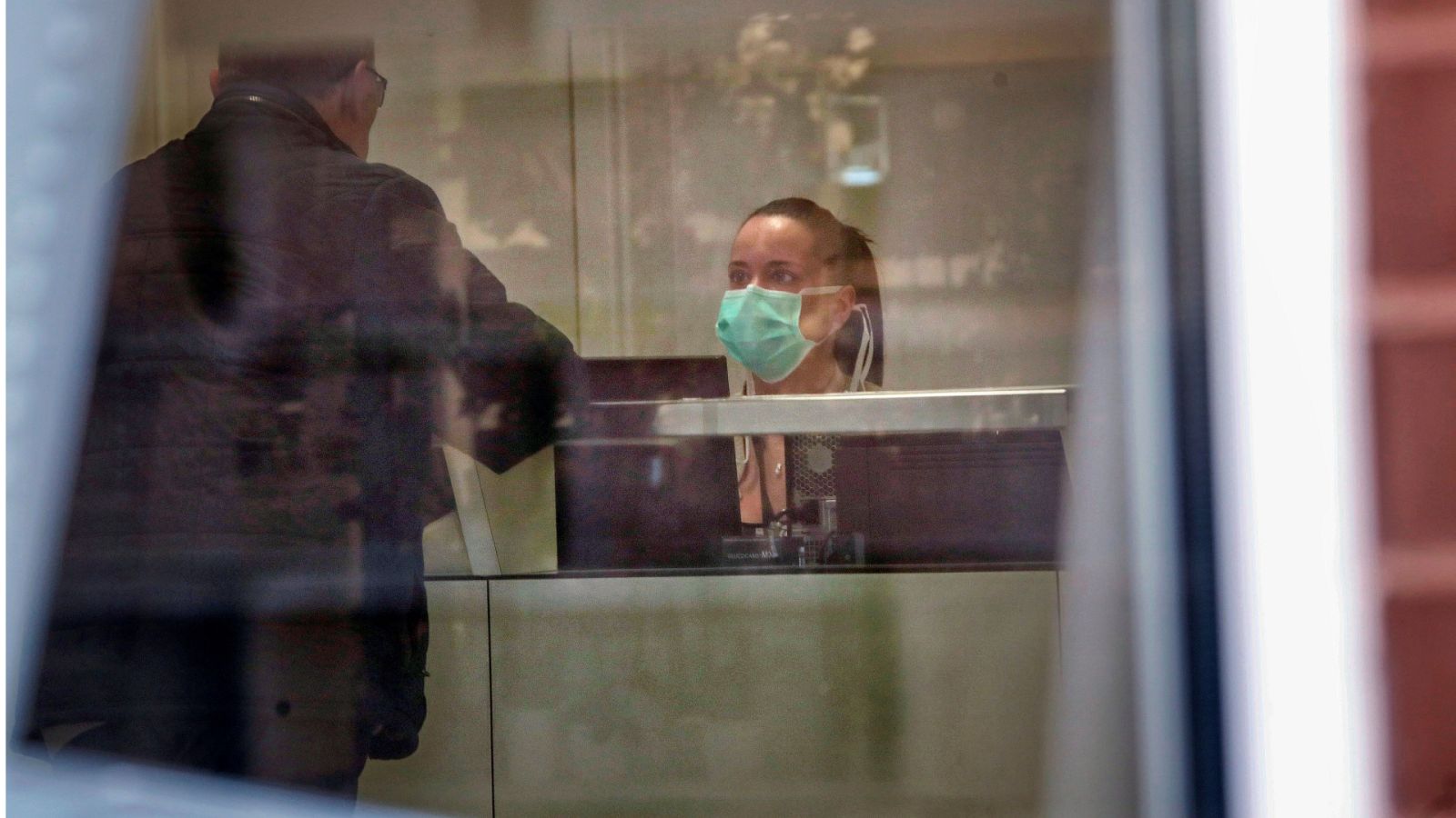  24 horas - El Govern ordena el confinamiento de Igualada por el brote de coronavirus - Escuchar ahora