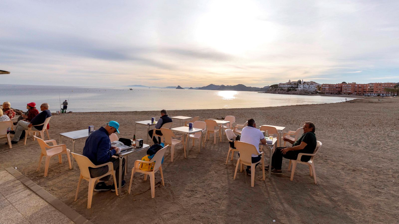 14 Horas - Murcia decreta el confinamiento de todos los municipios costeros ante la afluencia de personas - Escuchar ahora