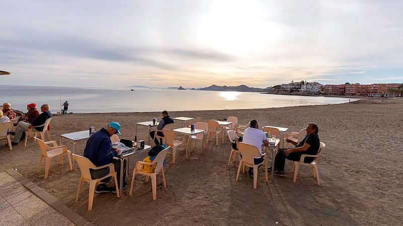 14 Horas - Murcia decreta el confinamiento de todos los municipios costeros ante la afluencia de personas - Escuchar ahora