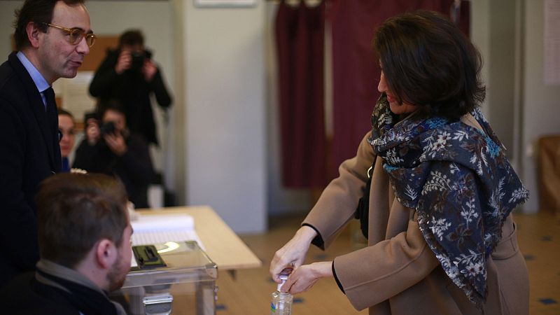España a las 8 Fin de Semana - Colegios electorales abiertos en Francia para las elecciones municipales a pesar del coronavirus - Escuchar ahora