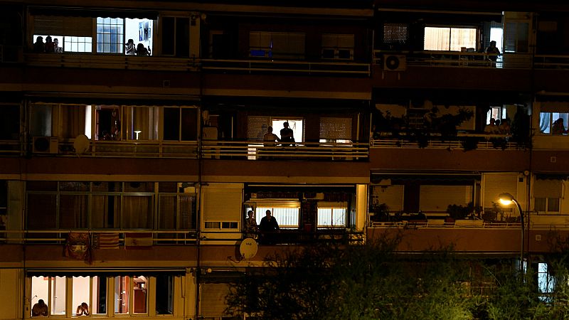 24 horas Fin De Semana - Nuevo homenaje a los sanitarios desde los balcones