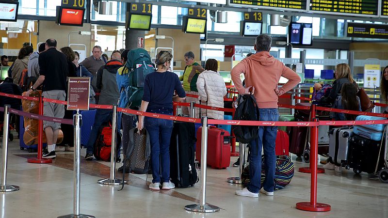 Boletines RNE - Bruselas planea restringir la entrada de extranjeros durante 30 días - Escuchar ahora