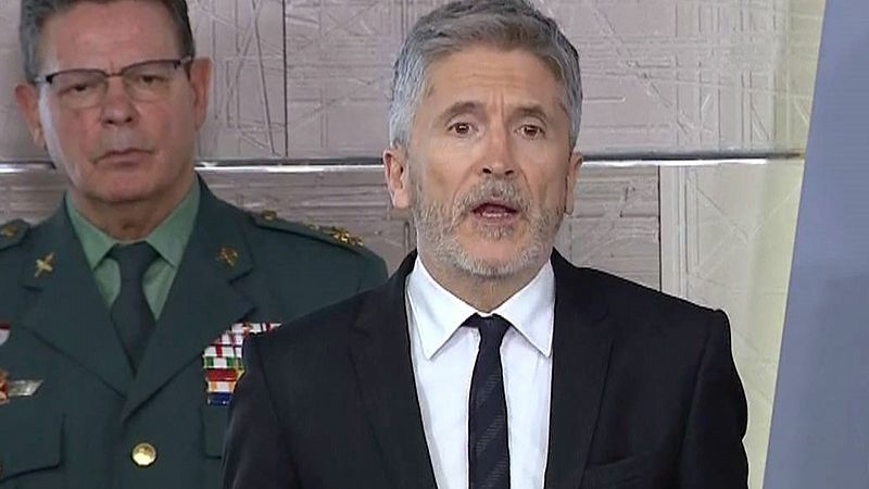 Boletines RNE - España cierra las fronteras terrestres, pero no las aéreas ni las marítimas - Escuchar ahora