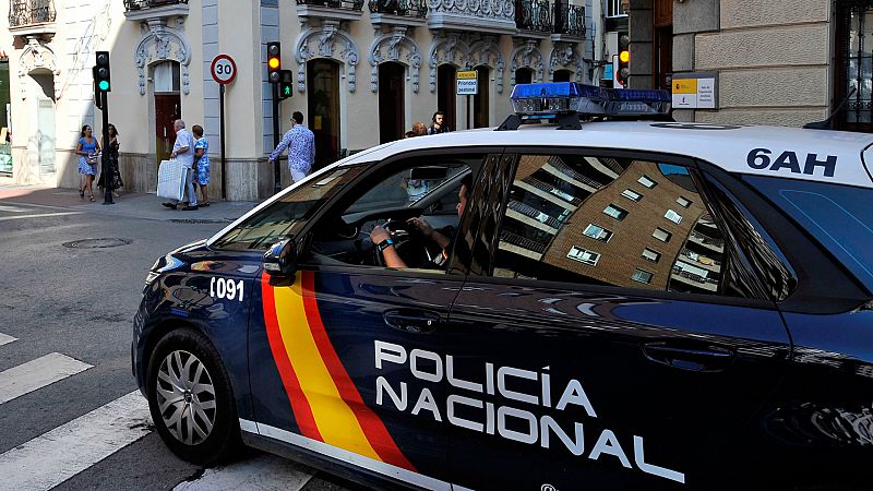 Boletines RNE - Se entrega el presunto asesino de una mujer en Castellón - Escuchar ahora