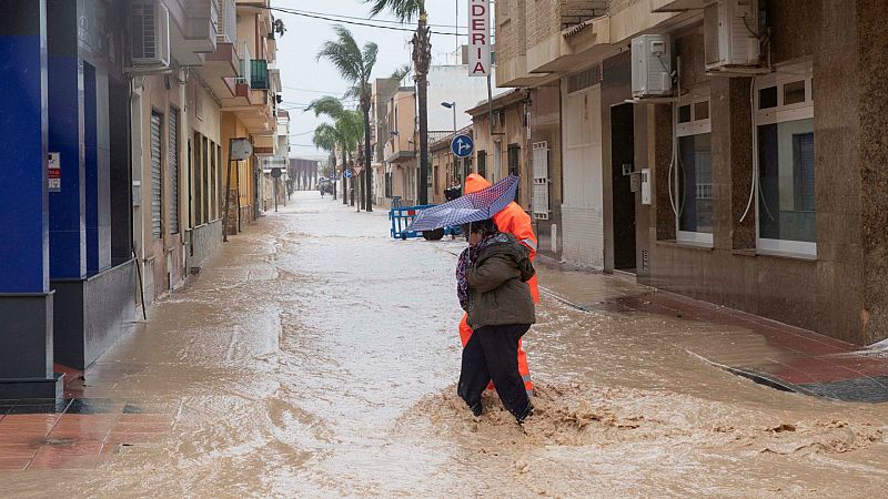 Boletines RNE - Dos atrapados y carreteras cortadas por las lluvias en el Campo de Cartagena y el Mar Menor - Escuchar ahora